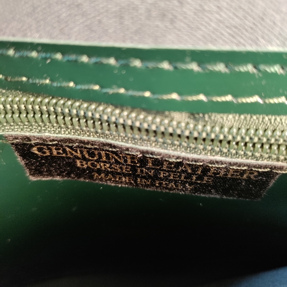 Forest green handbag with gold chain strap - Picture 2 of 7